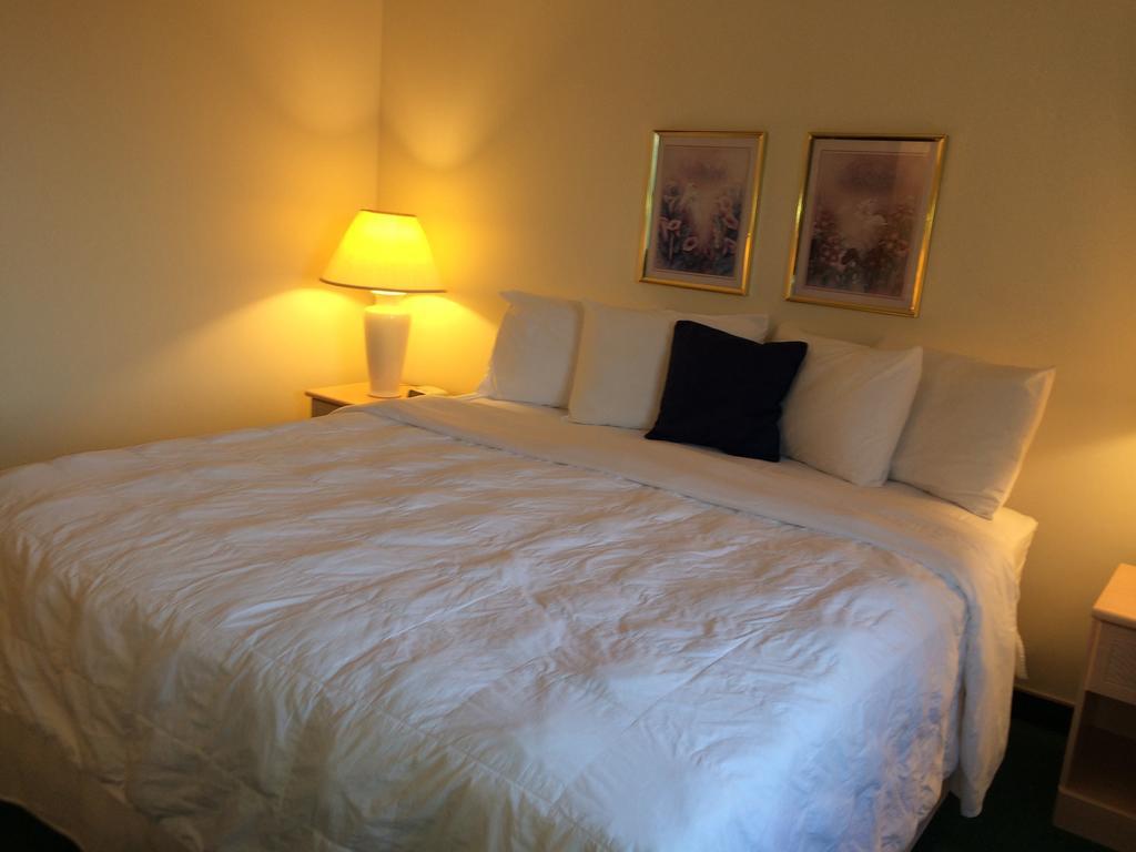 Americas Best Value Inn & Suites - Bluffton Chambre photo