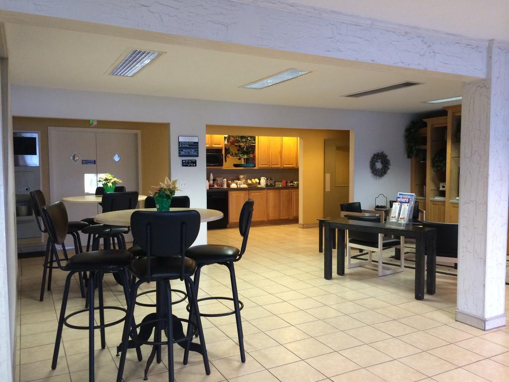 Americas Best Value Inn & Suites - Bluffton Extérieur photo