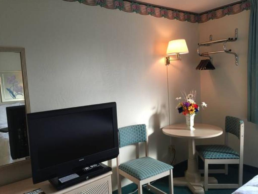 Americas Best Value Inn & Suites - Bluffton Extérieur photo