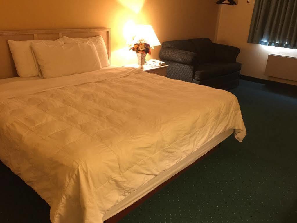 Americas Best Value Inn & Suites - Bluffton Extérieur photo