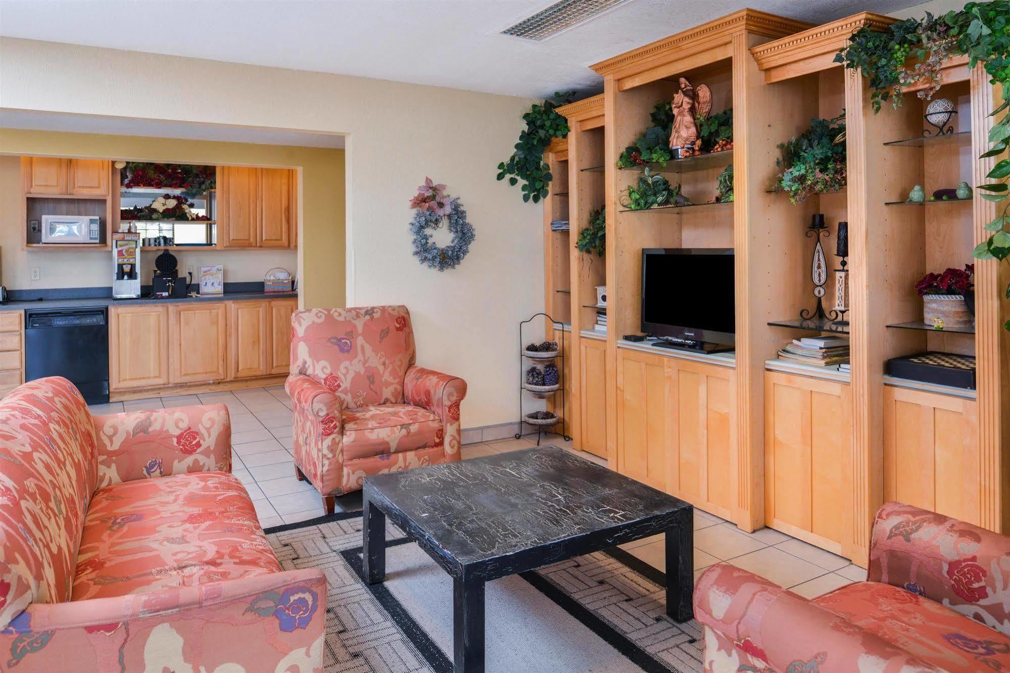 Americas Best Value Inn & Suites - Bluffton Extérieur photo